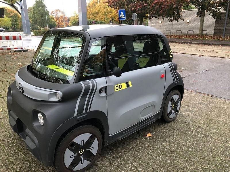 Grau Gebraucht 2022 Opel Rocks-e Rocks Kleinwagen | 7.999 € - Bild 1/4