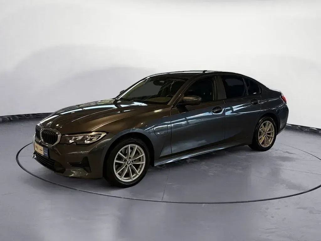 Gebraucht BMW 320 Advantage 163 PS (119 kW) 2022 Grau Limousine