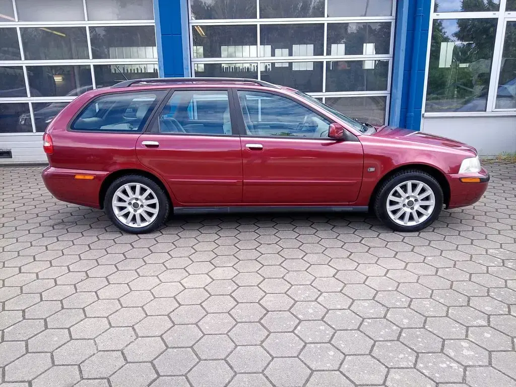 Gebraucht Volvo V40 Standard 122 PS (89 kW) 2003 Rot Kombi