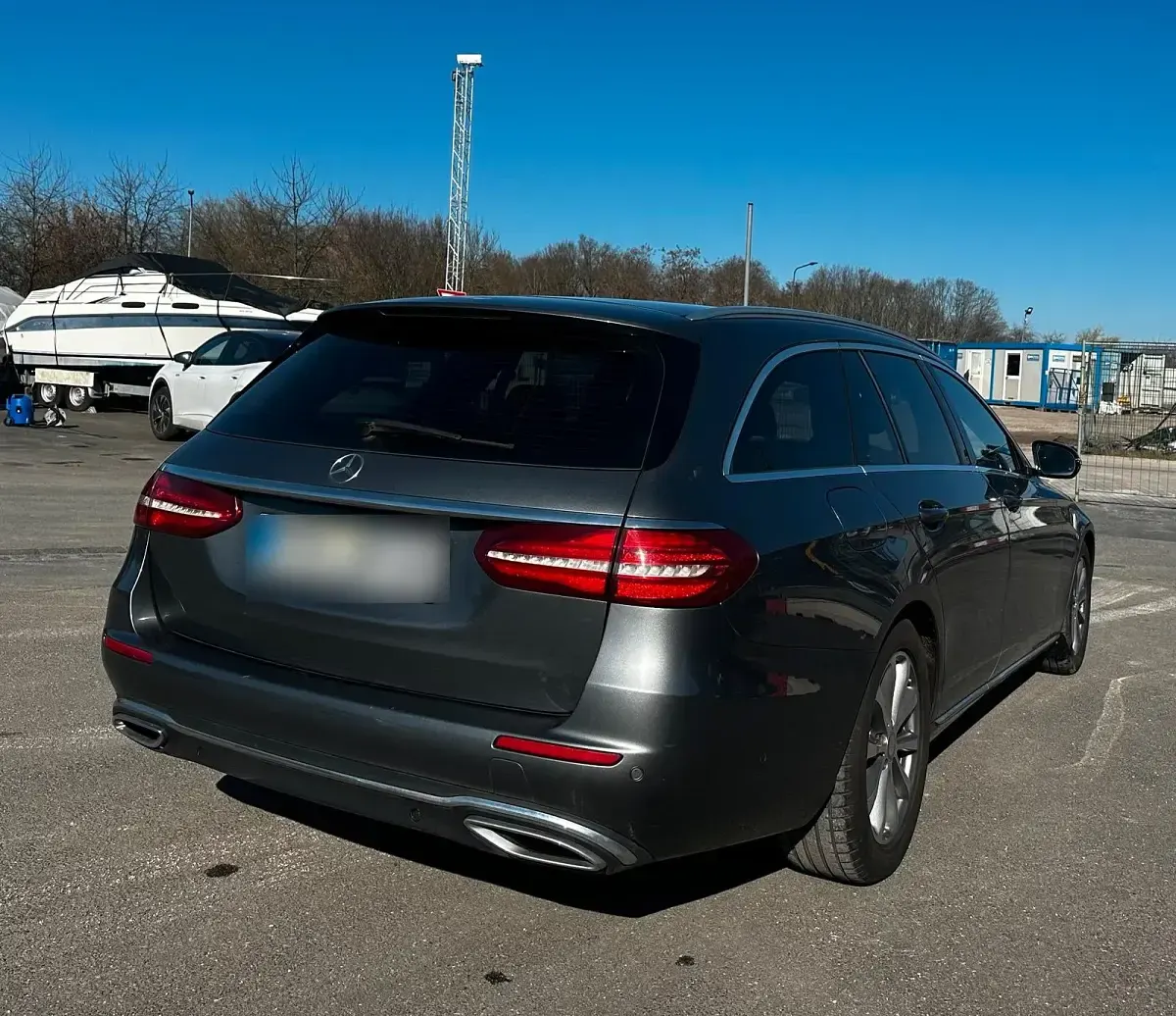 Gebraucht Mercedes E220 194 PS (142 kW) 2017 Grau Kombi