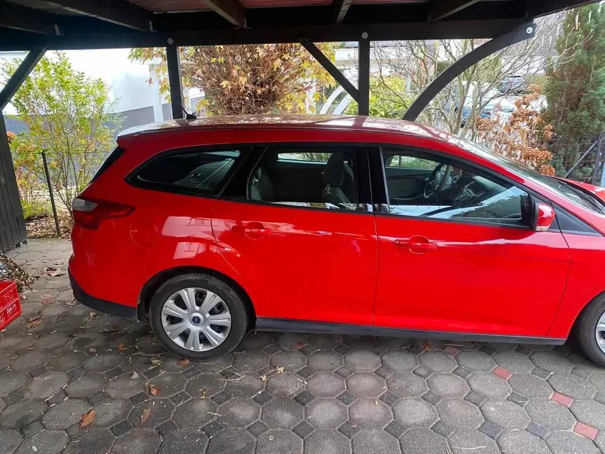 Używany Ford Focus 150 KM (110 kW) 2013 Czerwony Kombi