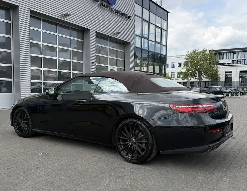 Gebraucht Mercedes E220 194 PS (142 kW) 2018 Schwarz Cabrio