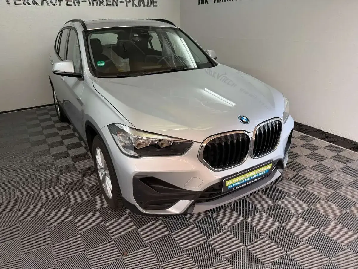 Usado BMW X1 Advantage 125 CV (91 kW) 2020 Plateado SUV
