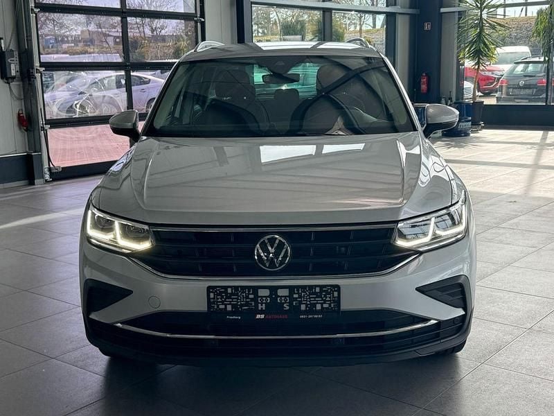 Gebraucht VW Tiguan Active 150 PS (110 kW) 2023 Reflex silver metallic SUV