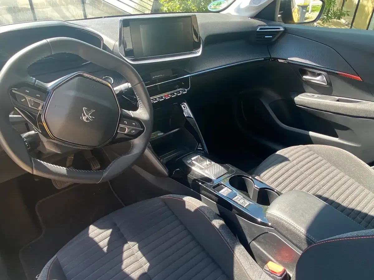 Gebraucht Peugeot e-208 Active 100 kW (136 PS) 2022 Gelb Kleinwagen