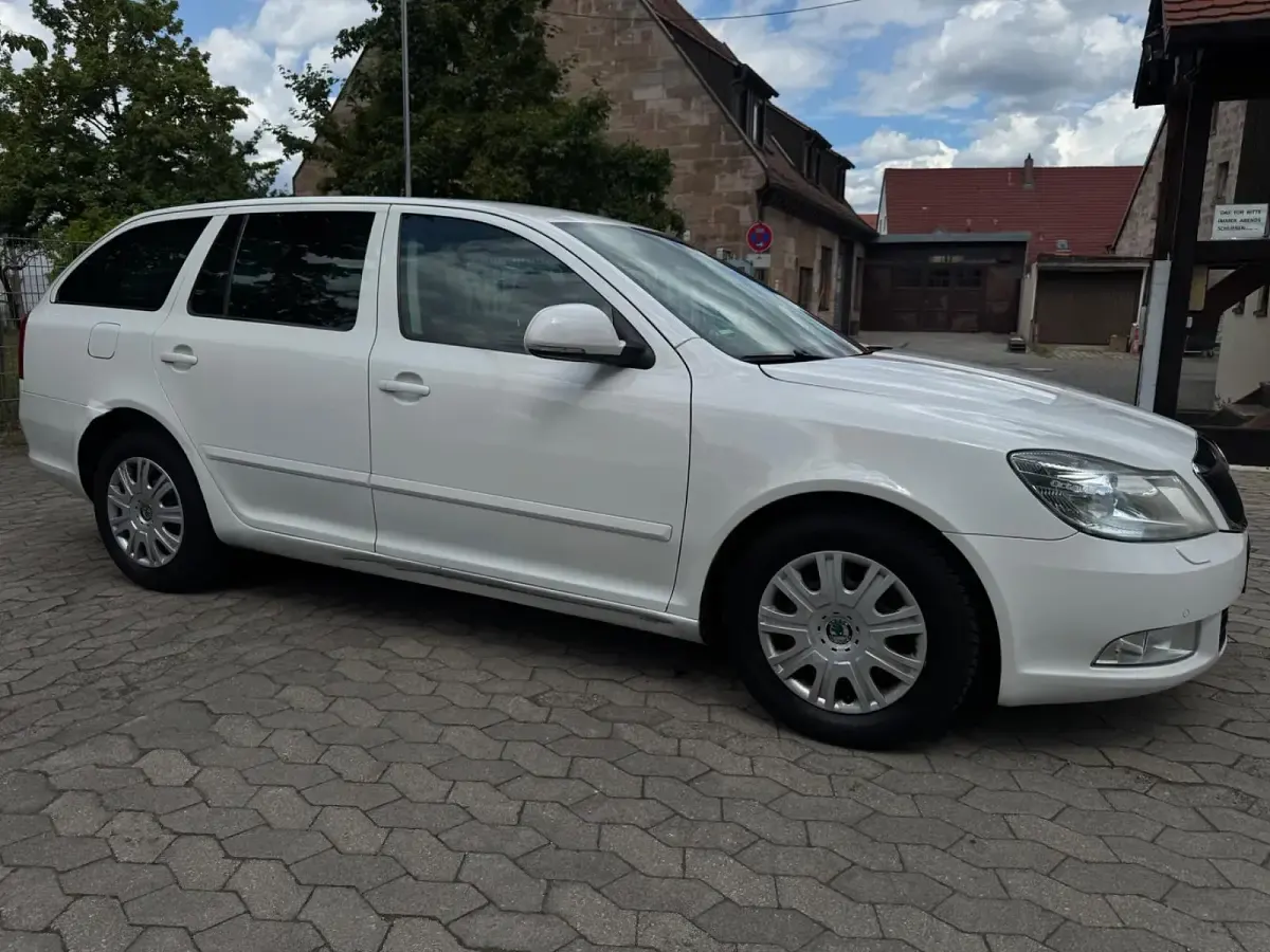 Gebraucht Skoda Octavia 140 PS (102 kW) 2012 Weiß Kombi