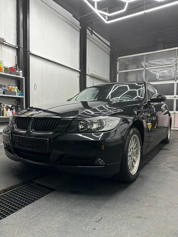 Gebraucht BMW 318 143 PS (105 kW) 2007 Schwarz Limousine