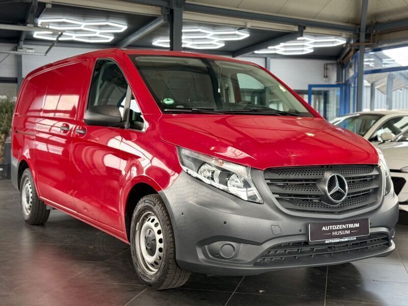 Rot Gebraucht 2017 Mercedes Vito Van / Kleinbus | 14.990 € (Guter Preis) - Bild 1/2