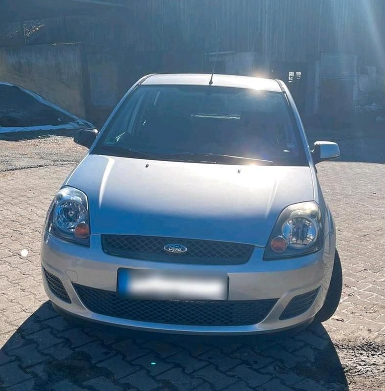 Gebraucht Ford Fiesta 80 PS (58 kW) 2008 Silber Kleinwagen