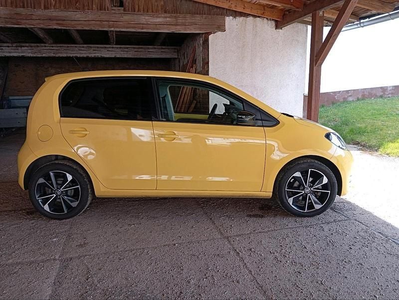 Gelb Gebraucht 2021 Skoda Citigo-e IV Kleinwagen | 11.250 € (Guter Preis) - Bild 1/4