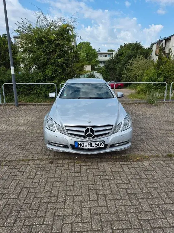 Gebraucht Mercedes E220 Elegance 170 PS (125 kW) 2012 Silber Coupé