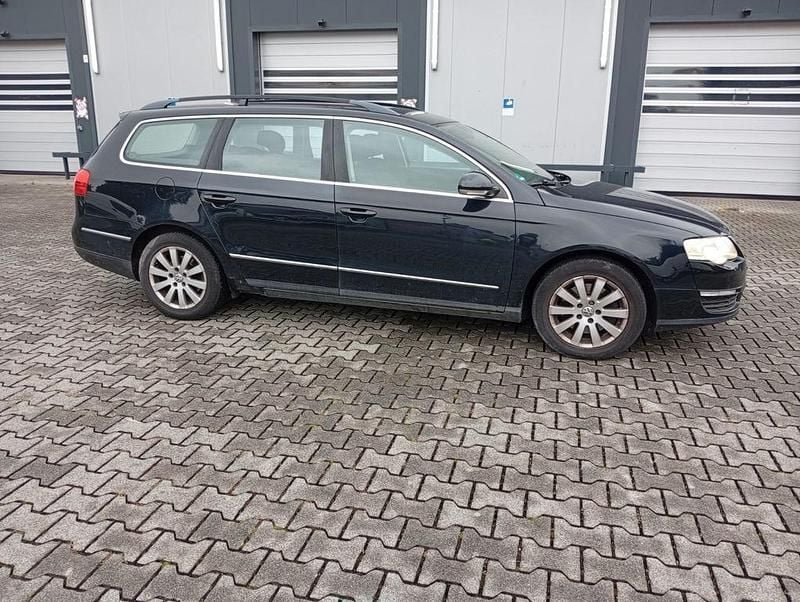 Schwarz Gebraucht 2006 VW Passat Comfortline Kombi | 899 € (Superpreis) - Bild 1/4