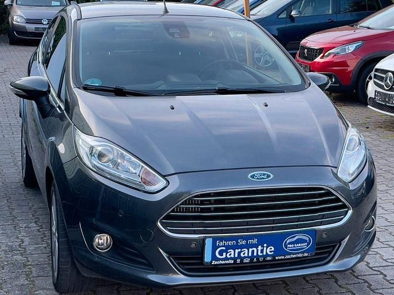 Gebraucht Ford Fiesta Titanium 101 PS (74 kW) 2017 Grau Kleinwagen