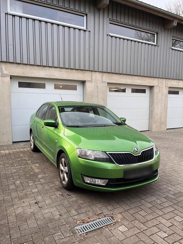 Gebraucht Skoda Rapid Ambition 105 PS (77 kW) 2013 Grün Kleinwagen