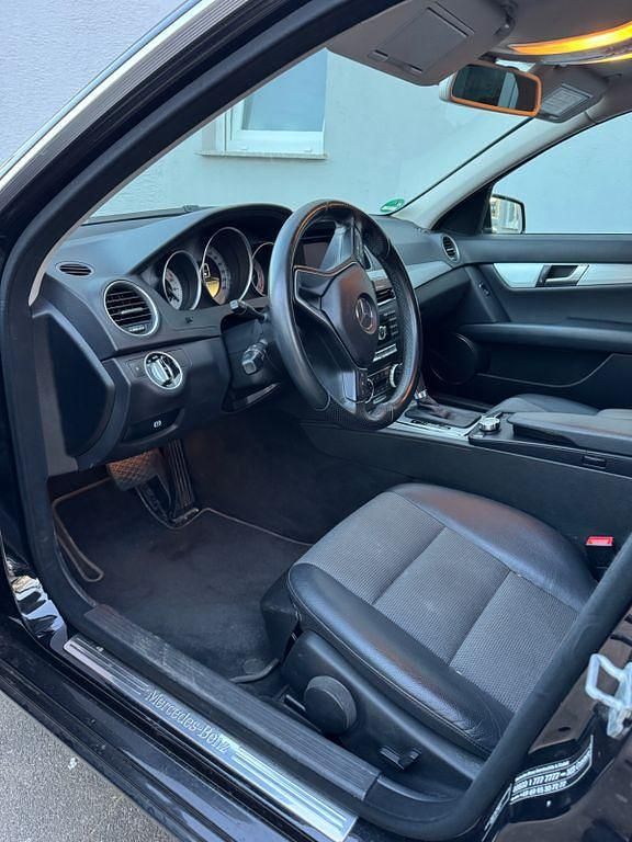 Gebraucht Mercedes C250 204 PS (150 kW) 2012 Schwarz Limousine