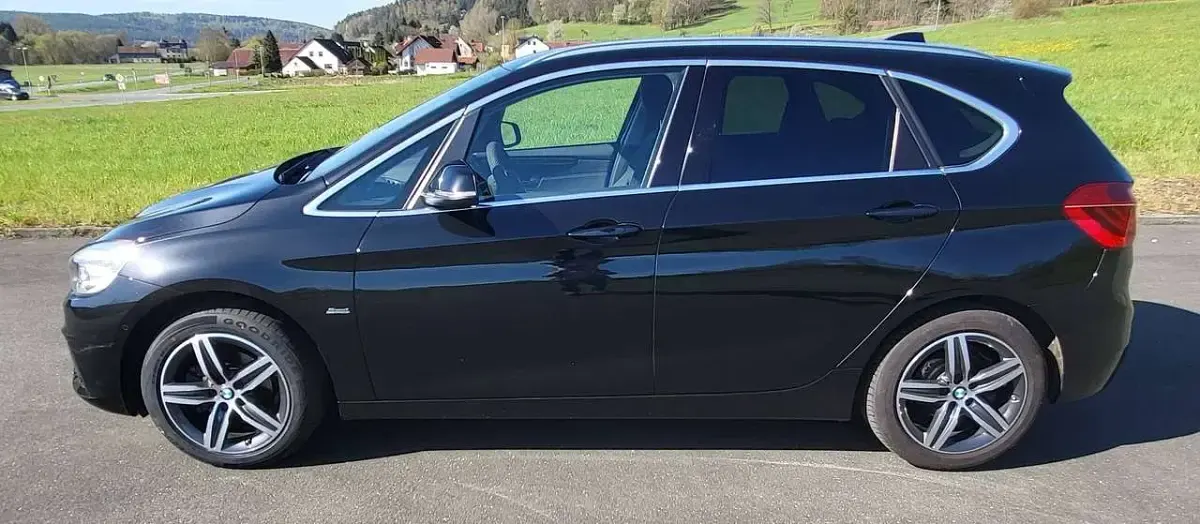 Gebraucht BMW 218 Sport Line 136 PS (100 kW) 2017 Schwarz Kombi
