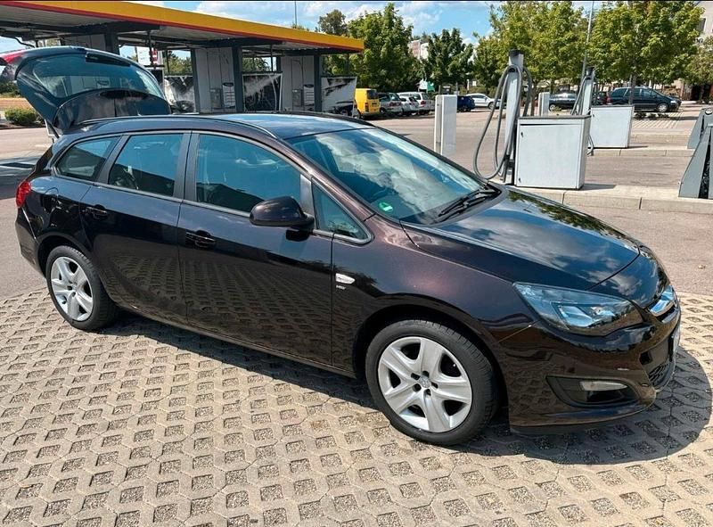 Gebraucht Opel Astra 140 PS (102 kW) 2014 Braun Kombi