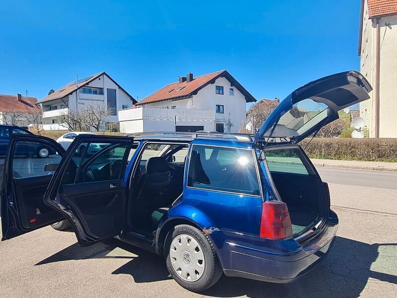 Blau Gebraucht 2004 VW Bora Comfortline Limousine | 999 € (Superpreis) - Bild 1/4