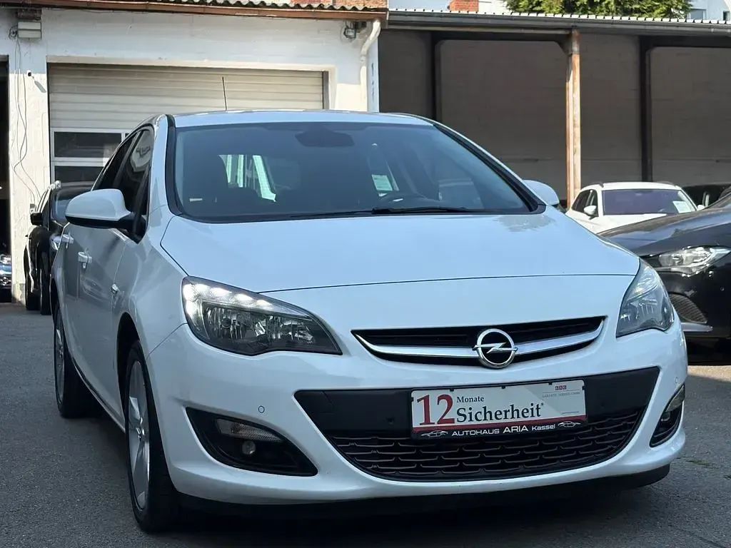 Gebraucht Opel Astra Style 140 PS (102 kW) 2015 Weiß Limousine