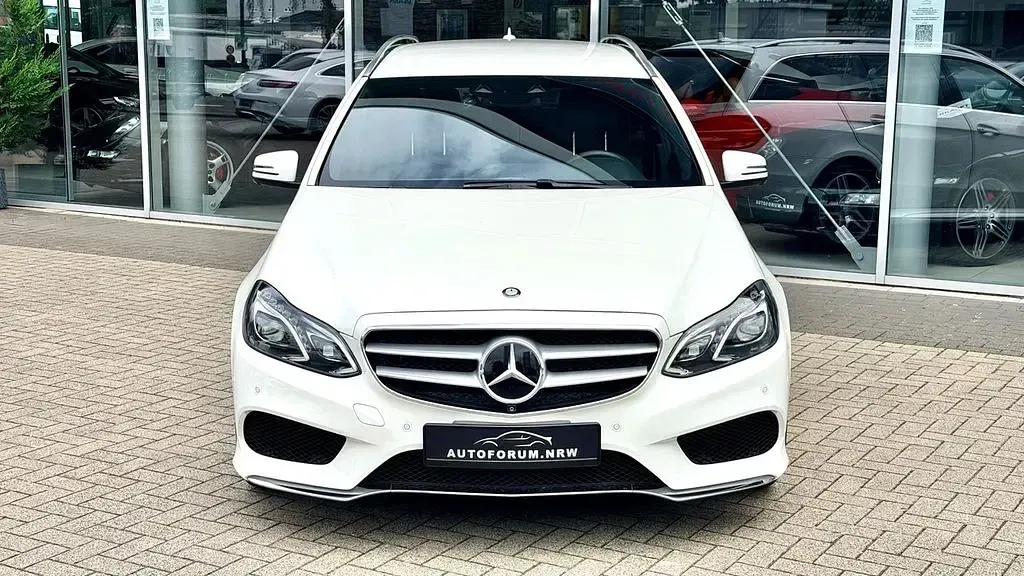 Gebraucht Mercedes E300 AMG line 252 PS (185 kW) 2015 Weiß Limousine