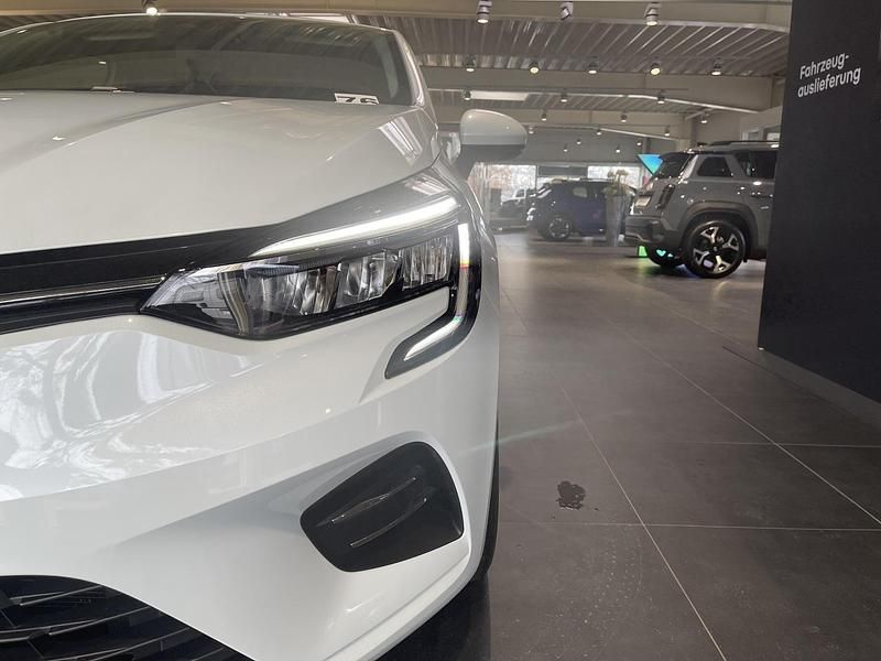 Gebraucht Renault Clio V Intens 91 PS (66 kW) 2022 Weiß Limousine