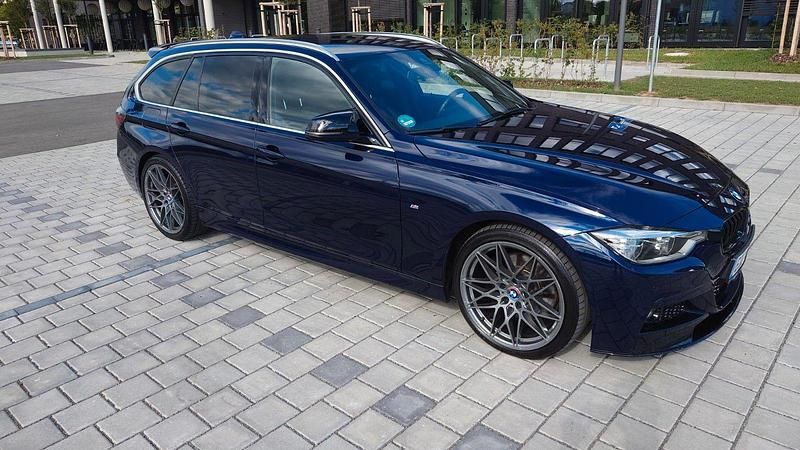 Blau Gebraucht 2016 BMW 340 M Performance Kombi | 27.300 € (Superpreis) - Bild 1/4
