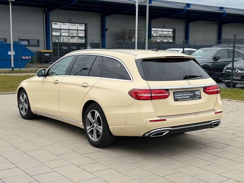 Gebraucht Mercedes E220 Avantgarde 194 PS (142 kW) 2017 Beige Limousine
