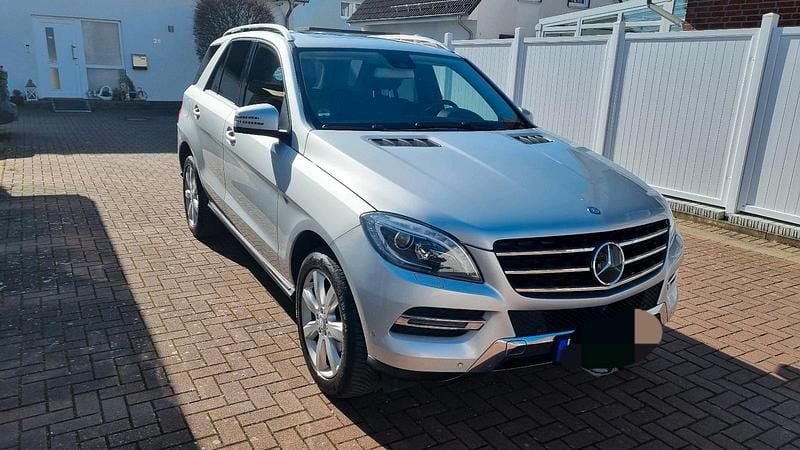 Silber Gebraucht 2014 Mercedes ML250 SUV | 15.500 € (Guter Preis) - Bild 1/4