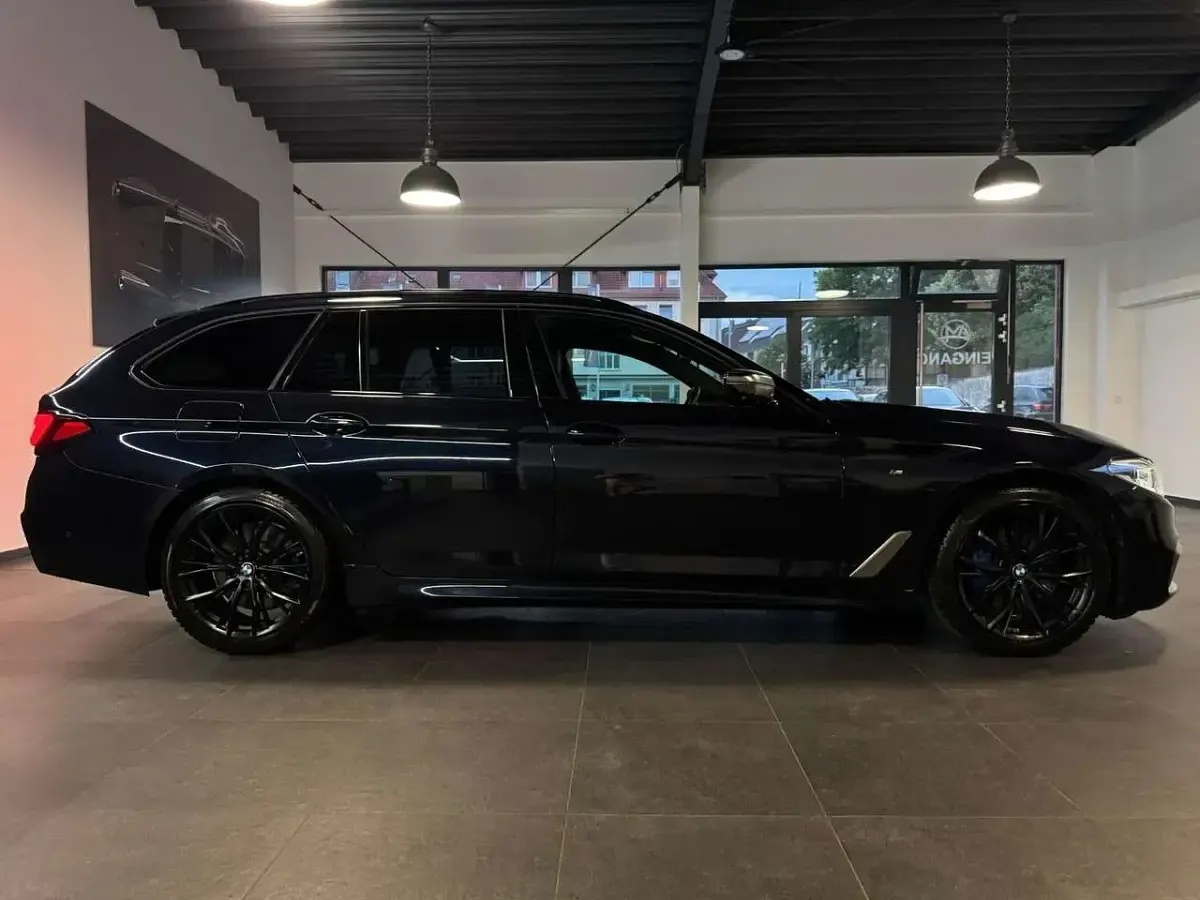 Gebraucht BMW 550 400 PS (294 kW) 2019 Carbonschwarz Kombi