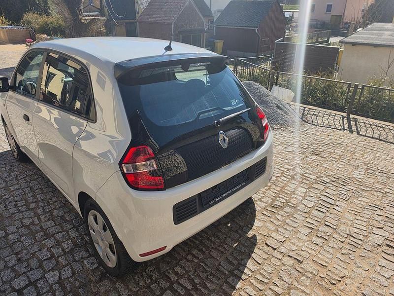 Używany Renault Twingo Life 71 KM (52 kW) 2016 Biały Hatchback