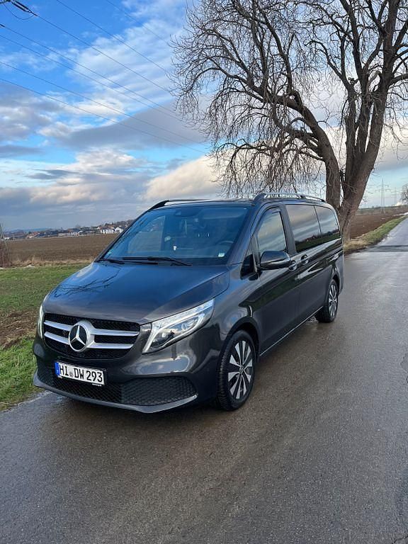 Grau Gebraucht 2021 Mercedes 250 Van / Kleinbus | 47.500 € (Guter Preis) - Bild 1/4