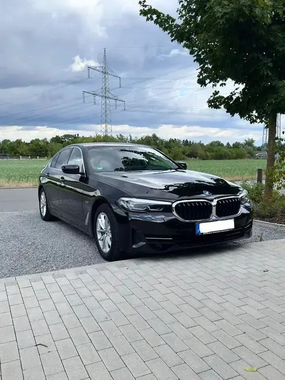 Gebraucht BMW 530e Sport Line 292 PS (214 kW) 2022 Schwarz Limousine