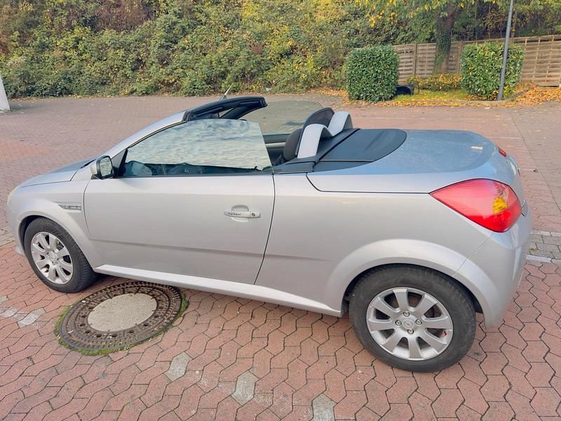 Grau Gebraucht 2006 Opel Tigra Cabrio | 2.400 € (Etwas zu teuer) - Bild 1/4