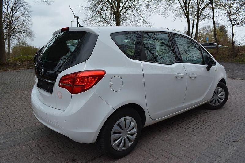 Gebraucht Opel Meriva Edition 101 PS (74 kW) 2017 Weiß Van / Kleinbus