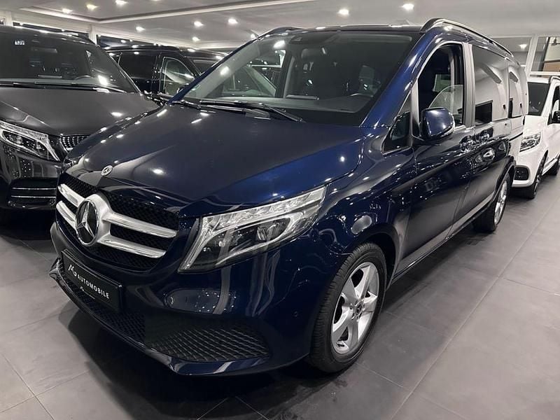 Blau Gebraucht 2022 Mercedes V220 Edition Van / Kleinbus | 35.900 € (Guter Preis) - Bild 1/4