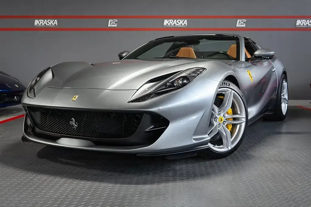 Second-hand Ferrari 812 795 CP (584 kW) 2023 Gri Cabrio