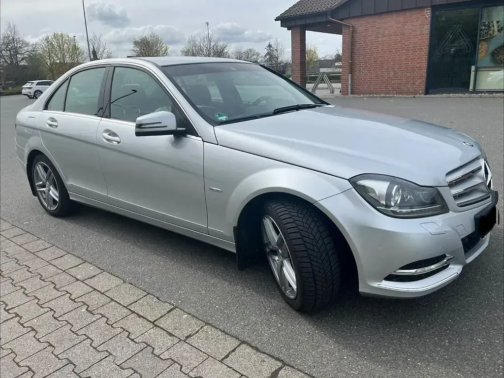 Używany Mercedes C200 184 KM (135 kW) 2011 Srebrny Sedan/Limuzyna