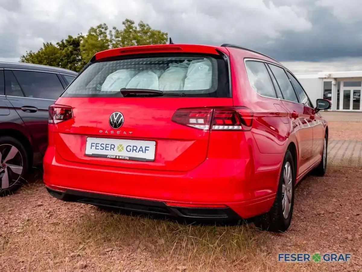 Gebraucht VW Passat Business 122 PS (89 kW) 2023 Tornadorot Kombi