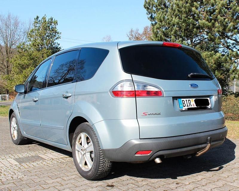 Gebraucht Ford S-MAX Titanium 140 PS (102 kW) 2009 Silber Van / Kleinbus