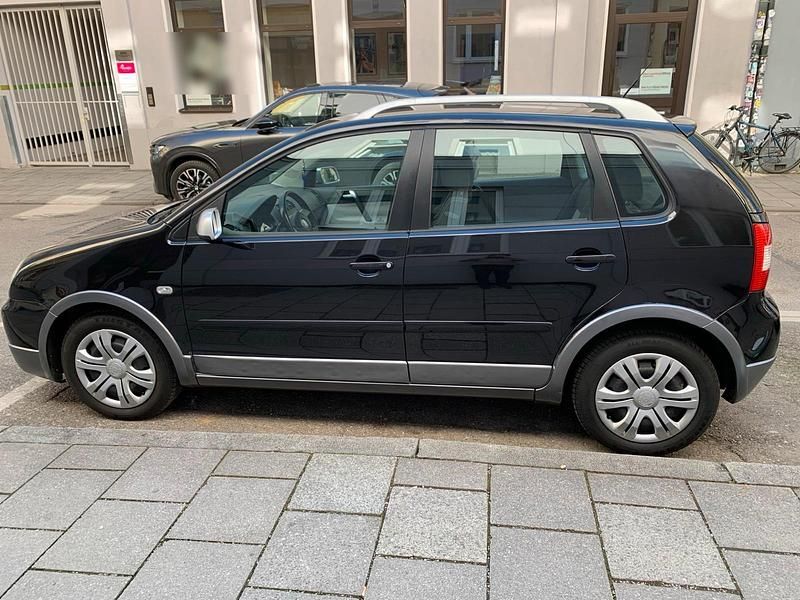 Schwarz Gebraucht 2004 VW Polo Cross Kleinwagen | 1.800 € - Bild 1/4
