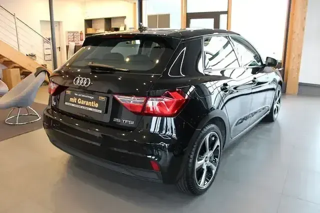 Gebraucht Audi A1 Sportback Advanced Plus 95 PS (69 kW) 2021 Schwarz Kleinwagen
