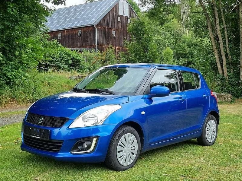 Blau Gebraucht 2015 Suzuki Swift Club Kleinwagen | 7.689 € (Fairer Preis) - Bild 1/4