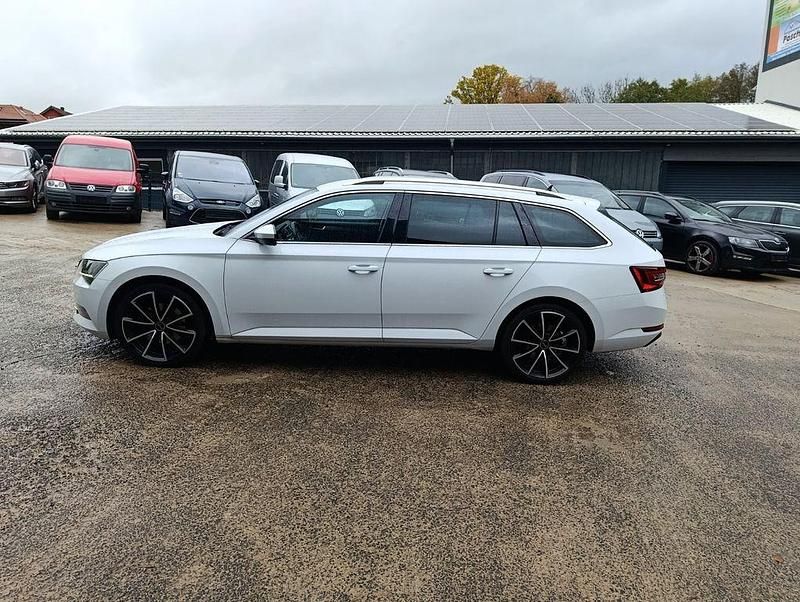 Gebraucht Skoda Superb Style 190 PS (139 kW) 2016 Weiß Kombi