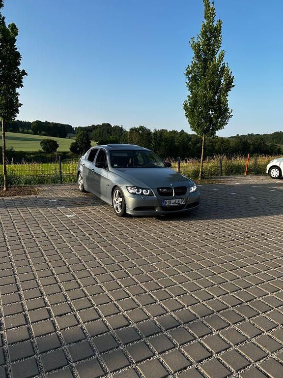 Silber Gebraucht 2005 BMW 325 Limousine | 4.000 € (Fairer Preis) - Bild 1/3