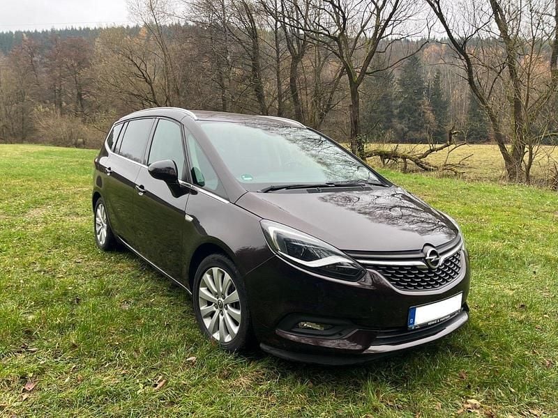 Rot Gebraucht 2017 Opel Zafira Tourer Van / Kleinbus | 10.999 € (Superpreis) - Bild 1/4
