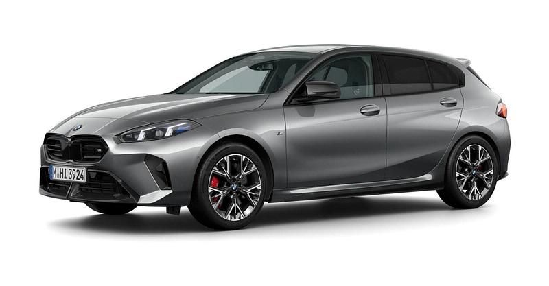 Grau Gebraucht 2025 BMW M135 Shadowline Kleinwagen | 42.594 € (Superpreis) - Bild 1/4