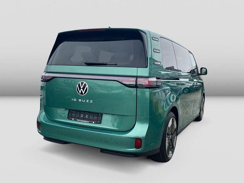 Gebraucht VW ID. Buzz Pro 210 kW (286 PS) 2025 Bay leaf green metallic Van / Kleinbus