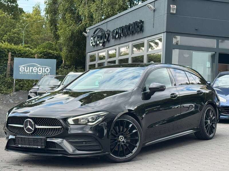 Kosmosschwarz metalliclack Gebraucht 2021 Mercedes CLA200 AMG Kombi | 24.290 € (Superpreis) - Bild 1/4