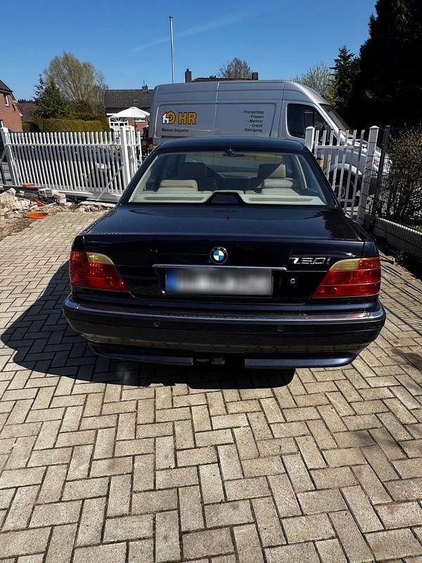 Gebraucht BMW 750 326 PS (239 kW) 1998 Blau Limousine