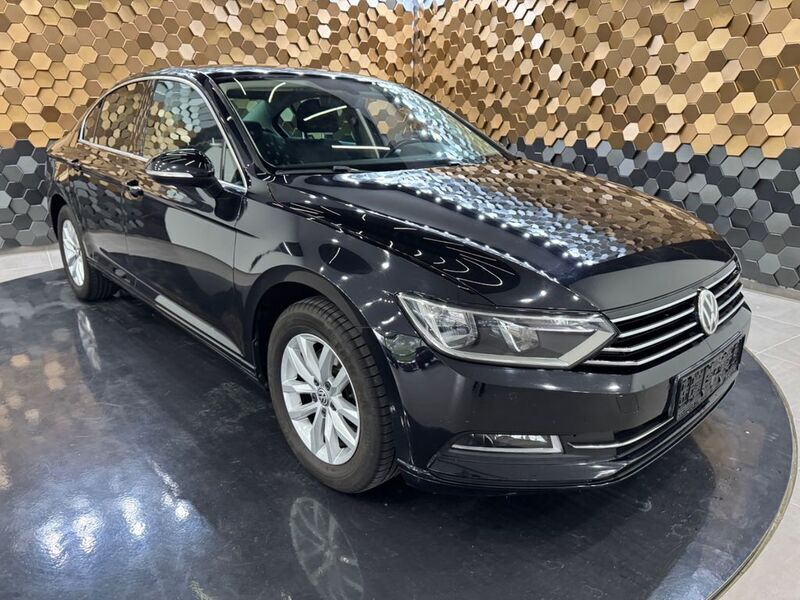 Schwarz Gebraucht 2015 VW Passat Comfortline Limousine | 12.948 € (Etwas zu teuer) - Bild 1/4